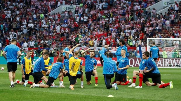 Timnas Kroasia menjalani pemanasan di Stadion Luzhniki.