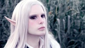 Transformasi Pria yang Habiskan Rp 431 Juta Demi Jadi Elf Luar Angkasa