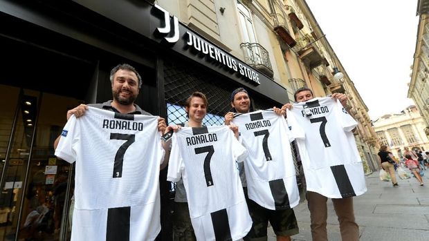 Cuadrado Ikhlaskan Kostum Nomor 7 Juventus untuk Ronaldo