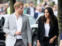 Tampil Maskulin, Meghan Markle Stylish dengan Setelan Jas di Irlandia