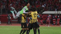 Para pemain Malaysia merayakan keberhasilan mereka ke final. ANTARA FOTO/Zabur Karuru.