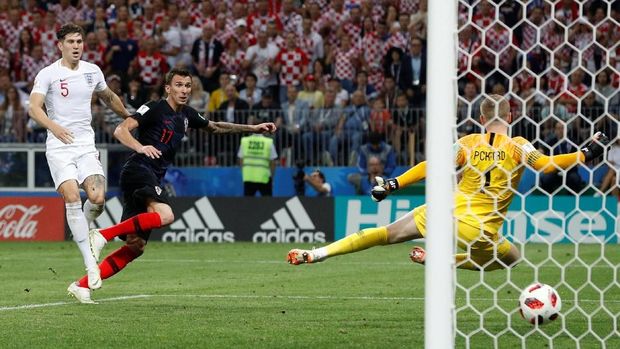 Mario Manduzkic membobol gawang Inggris.