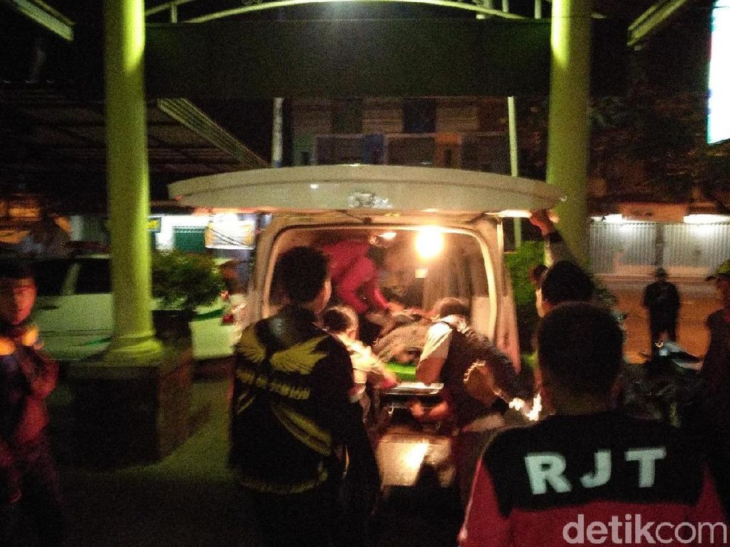 Belasan Peserta Festival Wirakarya Kesurupan, Ini Dugaan Penyebabnya Belasan Peserta Festival Wirakarya Kesurupan, Ini Dugaan Penyebabnya