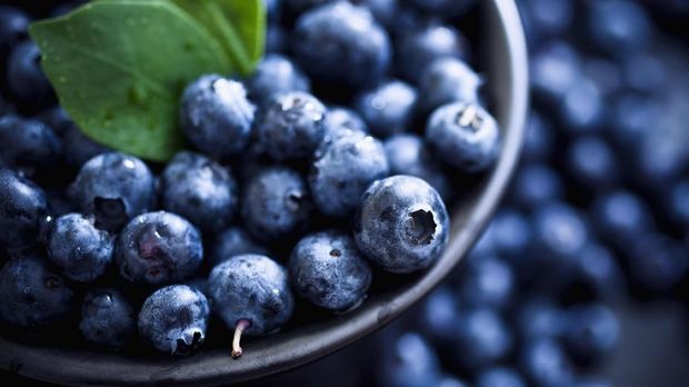 Blueberries with leaves. Selective focus