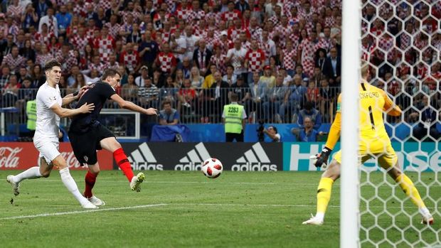 Gol Mario Mandzukic memastikan kemenangan Kroasia atas Inggris.