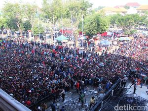Tiket Nonton Timnas Indonesia Lawan Malaysia di Piala AFF U-19 Ludes Tiket Nonton Timnas Indonesia Lawan Malaysia di Piala AFF U-19 Ludes