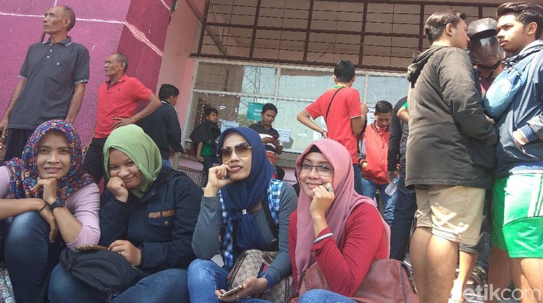 Penonton Emosi Tiket Nonton Piala AFF U-19 Dikuasai Calo Penonton Emosi Tiket Nonton Piala AFF U-19 Dikuasai Calo