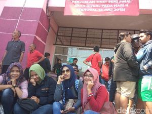 Penonton Emosi Tiket Nonton Piala AFF U-19 Dikuasai Calo Penonton Emosi Tiket Nonton Piala AFF U-19 Dikuasai Calo