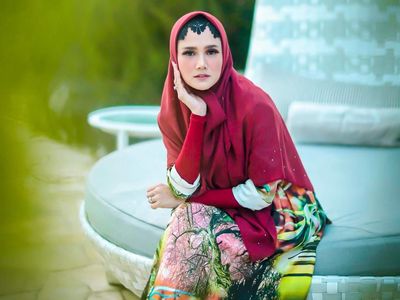 Foto: Gaya Hijab Mulan Jameela Pakai Ciput Mirip Paes, Yay or Nay?