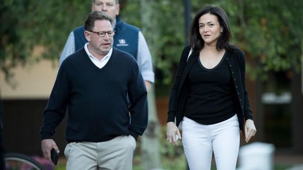 Melongok Pertemuan Rahasia Para Triliuner Berbusana Seadanya