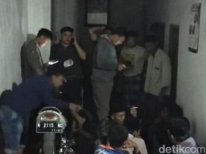 Evakuasi Maling Motor Berlangsung Tegang, Polisi Tembakkan Gas Air Mata Evakuasi Maling Motor Berlangsung Tegang, Polisi Tembakkan Gas Air Mata