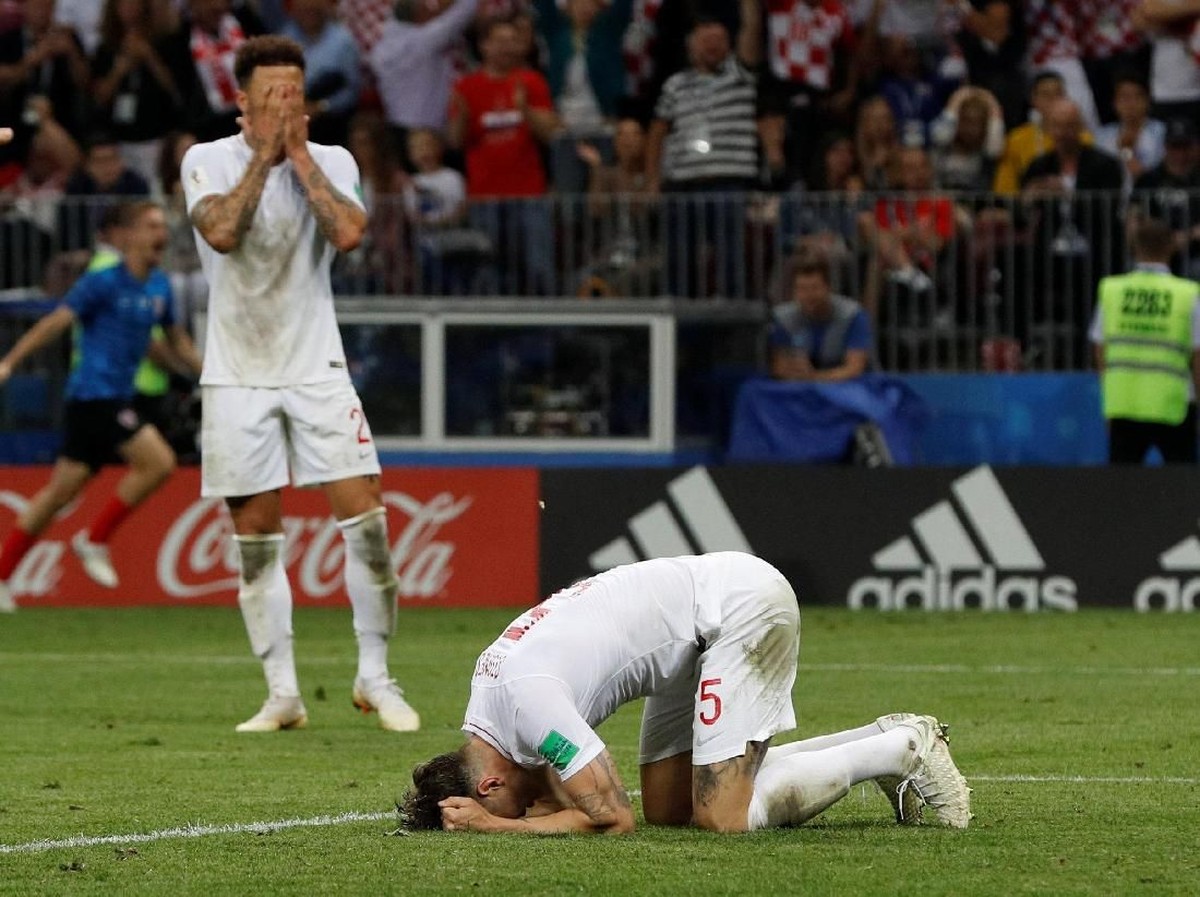 Timnas Inggris tertunduk usai ditaklukkan Kroasia di semifinal Piala Dunia 2018. (Foto: Darren Staples/Reuters)
