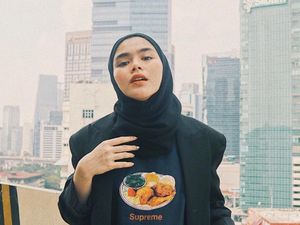 Gaya Khas Sivia Azizah, Tak Pernah Pakai Hijab Selain Warna Hitam Gaya Khas Sivia Azizah, Tak Pernah Pakai Hijab Selain Warna Hitam