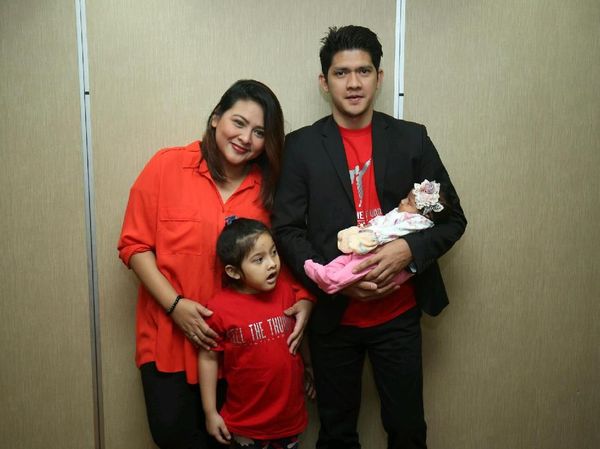 Happy Family! Iko Uwais dan Audy Item yang Saling Dukung