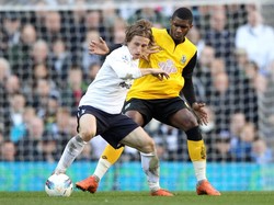 Saat masih membela Tottenham Hotspur, Luka Modric menolak berlatih di tengah ketertarikan Chelsea pada musim panas 2011. Pada 2012, Modric melakukan hal yang sama dan tidak ikut tur pramusim ke Amerika Serikat sebelum gabung Real Madrid. Foto: Scott Heavey/Getty Images
