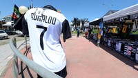 Cristiano Ronaldo akan memakai jersey nomor 7 Juventus mulai musim 2018/2019, seiring dengan kepindahan CR7 dari Real Madrid musim panas ini. (Foto: Massimo Pinca/Reuters)