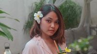 Regina Poetiray, Gantikan Momo di Geisha?