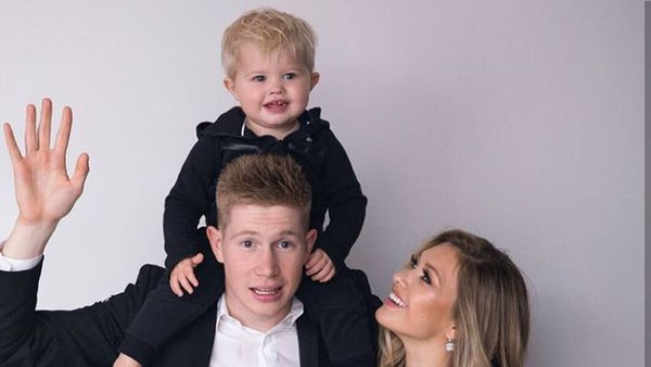 Beginilah Saat Pemain Timnas Belgia De Bruyne Momong Anak