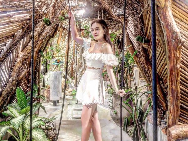 Foto: Gaya Artis Indonesia Tiru Pose Barbie Feet yang Tren di Instagram