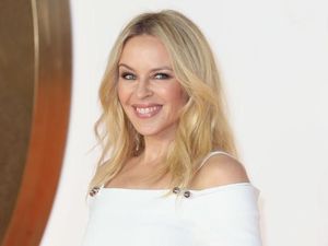 Potret Kylie Minogue di Usia 50 yang Tak Berubah dari 25 Tahun Lalu