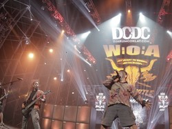 Heboh Band Metal Asal Solo Tampil Kenakan Batik di Jerman