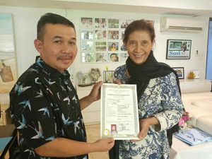 Menteri Susi Lulus Ujian Paket C dan Dapat Ijazah Setara SMA Menteri Susi Lulus Ujian Paket C dan Dapat Ijazah Setara SMA