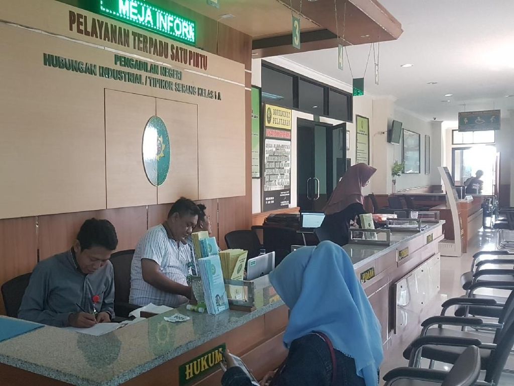 Swab Pegawai Negatif, PN Serang Kembali Layani Persidangan Swab Pegawai Negatif, PN Serang Kembali Layani Persidangan