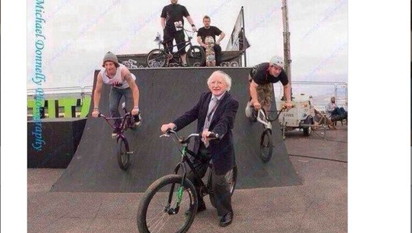 Ngantre ATM Hingga Main Sepeda, 11 Potret Unik Presiden Irlandia