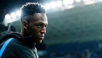 Yerry Mina, Barcelona ke Everton. Setelah sempat dihubungkan dengan MU, Mina kini justru santer dikaitkan dengan Everton. Sky Sports mengklaim The Toffees masih berkomunikasi intens dengan Barca dalam usaha mendapatkannya musim panas ini. (Foto: Aitor Alcalde/Getty Images)