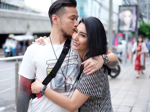 Yuk, Intip Liburan Tyas Mirasih dan Suami di Thailand!