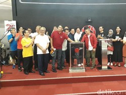 Chris Jhon dan Liem Swie King Tutup Perdagangan Saham