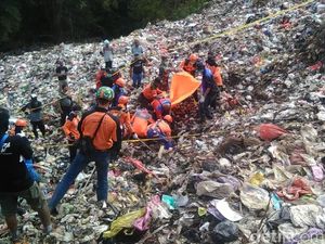 Begini Perjuangan Tim SAR Mencari Pemulung Tertimbun Sampah di Malang Begini Perjuangan Tim SAR Mencari Pemulung Tertimbun Sampah di Malang