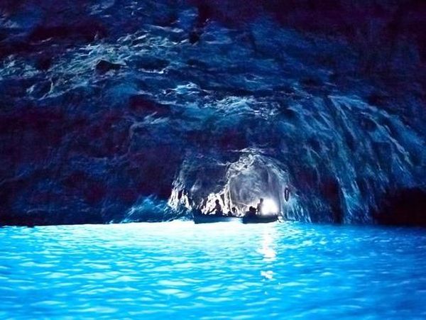 Menjelajahi 10 Gua Paling Menakjubkan di Dunia