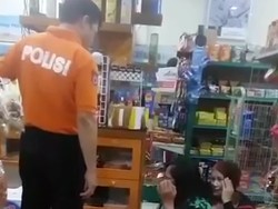 Video: Aksi Koboi AKBP Yusuf Tendang Ibu-ibu di Minimarket