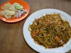 Mengintip Proses Pembuatan Mi Aceh Bungong Seulanga