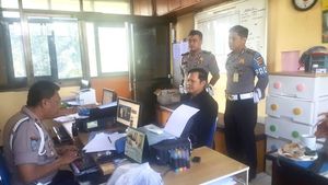 Foto: Pemeriksaan AKBP Yusuf yang Tendang Wanita di Babel