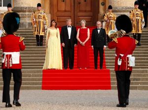 Saat Trump Disambut Karpet Merah dan Balon Bayi di Inggris