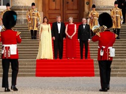 Saat Trump Disambut Karpet Merah dan Balon Bayi di Inggris
