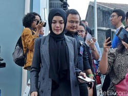 Nikita Mirzani Berhijab, Stevie Agnecya Bertengkar Hebat dengan Suami