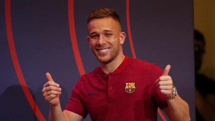 Soccer Football - FC Barcelonas Arthur Melo Presentation - Camp Nou, Barcelona, Spain - July 12, 2018     Barcelonas Arthur Melo during the presentation   REUTERS/Albert Gea