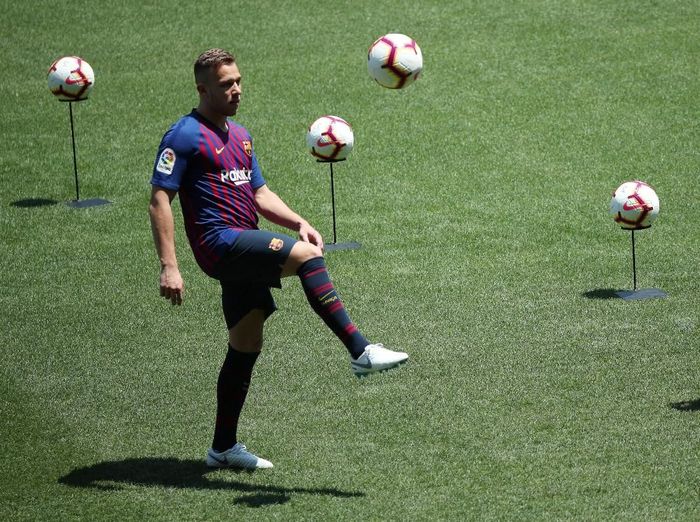 Pemain Barcelona, Arthur. (Foto: Albert Gea/Reuters) Pemain Barcelona, Arthur. (Foto: Albert Gea/Reuters)