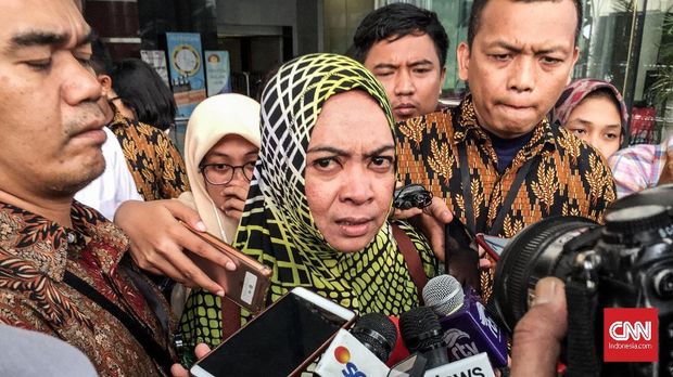 Politikus PAN eks napi korupsi Wa Ode Nurhayati.