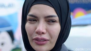 Hijrah, Nikita Mirzani Wajahnya Jangan Sembab Dong...