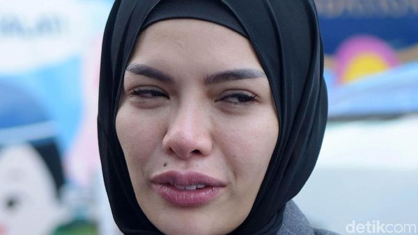Hijrah, Nikita Mirzani Wajahnya Jangan Sembab Dong...