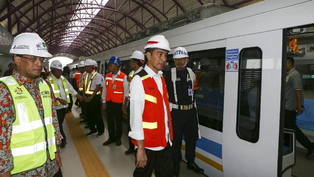 Foto: Jokowi Tinjau LRT Palembang Foto: Jokowi Tinjau LRT Palembang