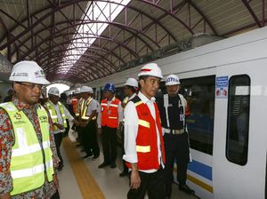 Foto: Jokowi Tinjau LRT Palembang