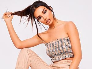 Dear Dele Alli, Model Berbibir Seksi Ini Siap Jadi Penghibur Kekalahan Inggris