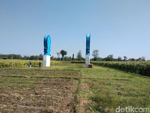 Terkendala Biaya, Nisan Raksasa di Probolinggo Belum Dibongkar Terkendala Biaya, Nisan Raksasa di Probolinggo Belum Dibongkar