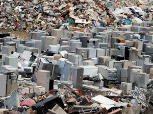 Sampah di Jepang Menggunung Pasca Diterjang Banjir Sampah di Jepang Menggunung Pasca Diterjang Banjir