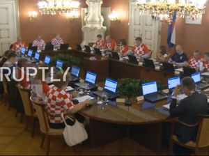 Demam Piala Dunia, Menteri Kroasia Rapat Pakai Jersey Timnas